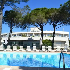 Hotel Zenitude Hôtel-résidences La Tour De Mare
